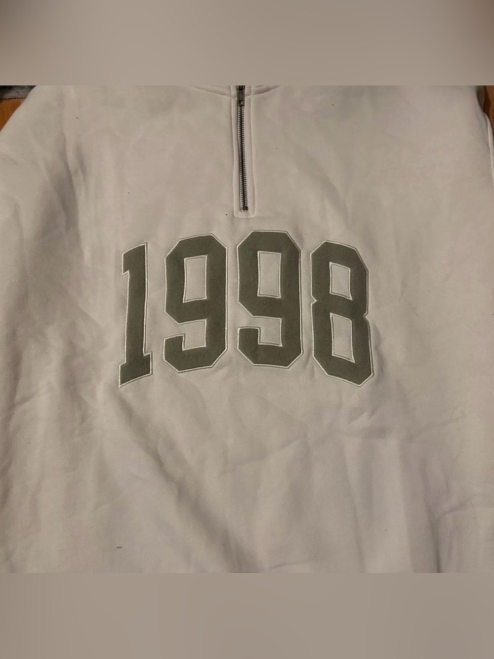 2/$25💌 White Half-Zip Sweater with 1998 Appliqué